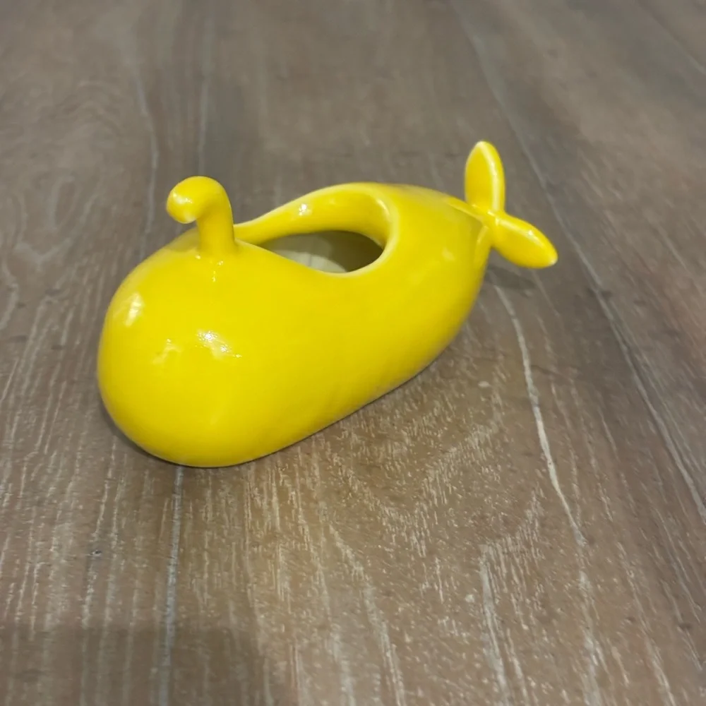 ✨Bitten BV Yellow Submarine Planter✨ - Picture 2 of 7